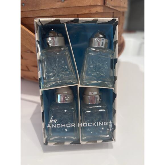 2 New Anchor Hocking EAPC* EARLY AMERICAN PRESCUT 2 1/4" INDIVIDUAL SHAKERS - Picture 7 of 7